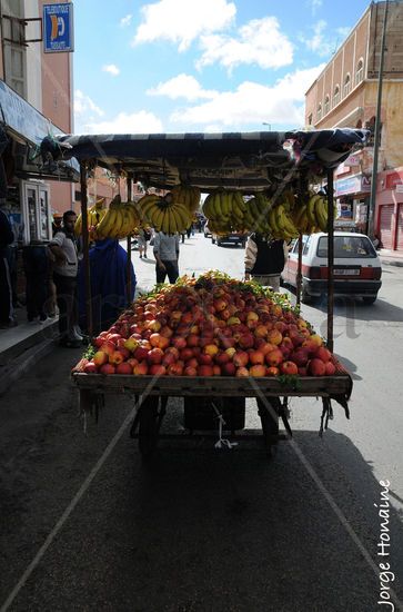 Vendedor de frutas en El Aaiún Travel Color (Digital)