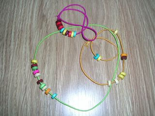 4 gomas con adornos