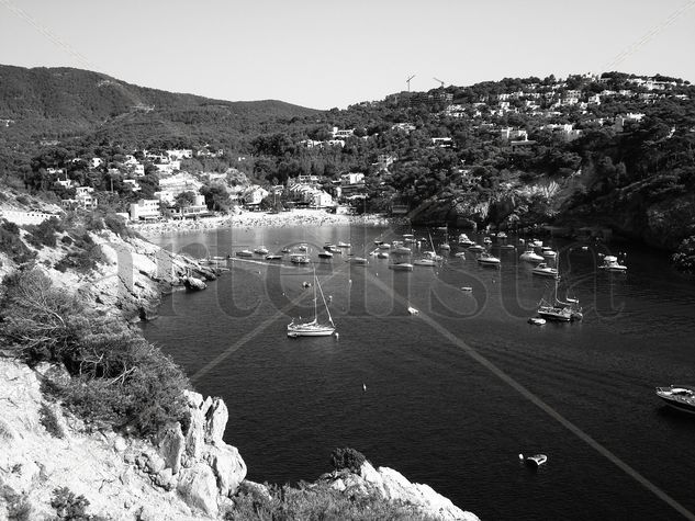 Mediterranean Viajes Blanco y Negro (Digital)