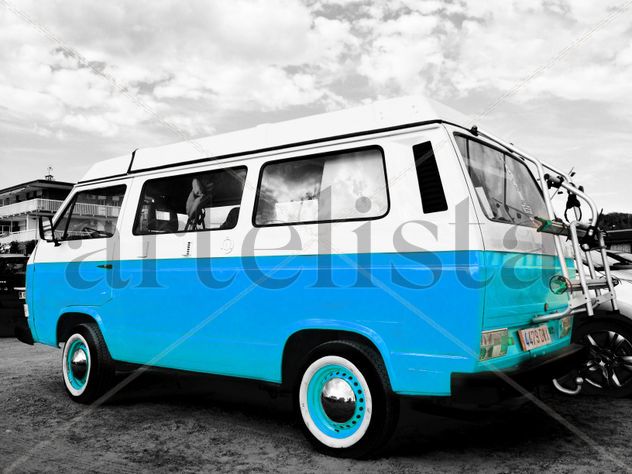 Cyan van