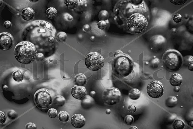 GREY BUBBLES 