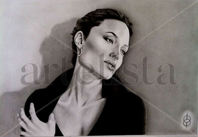 ANGELINA JOLIE