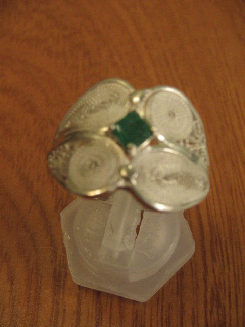 Anillo en Plata ,Filigrana y Esmeralda Colombiana