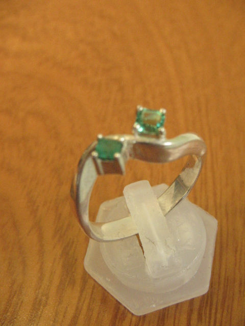 Anillo en Plata ley 925 y Esmeraldas Colombianas