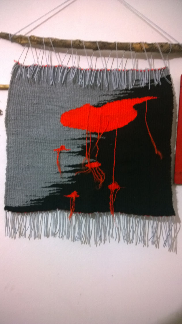 gris y negro