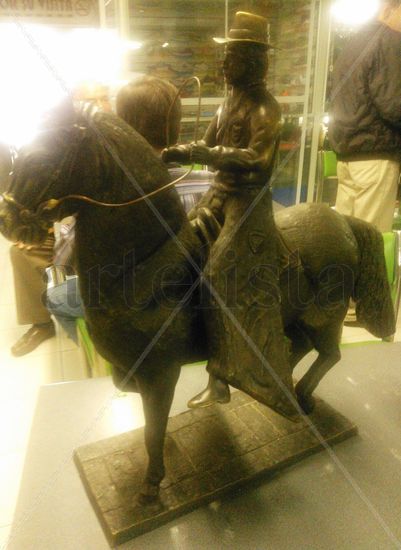 YEGUA CON JINETE Bronze Figurative