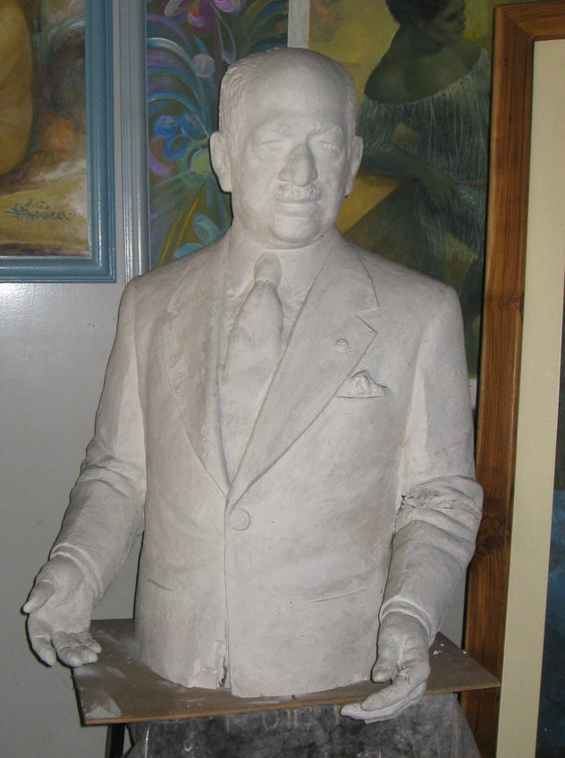 ESCULTURA DE DON ABEL CASTILLO (ORIGINAL EN YESO)