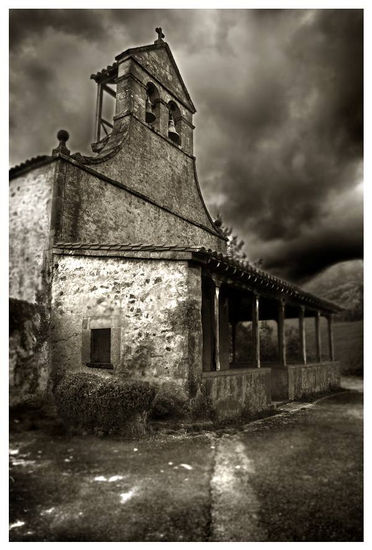 ASTURIAS PROFUNDA Other Themes Black and White (Digital)