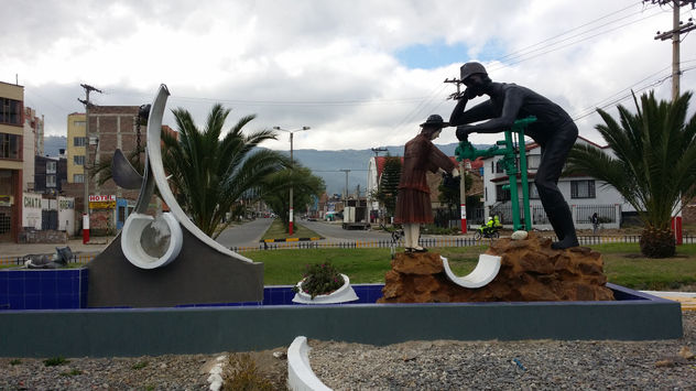 escultura del fontanero calle septima de sogamoso