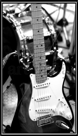 INSTRUMENTART 8 Glamour Black and White (Digital)