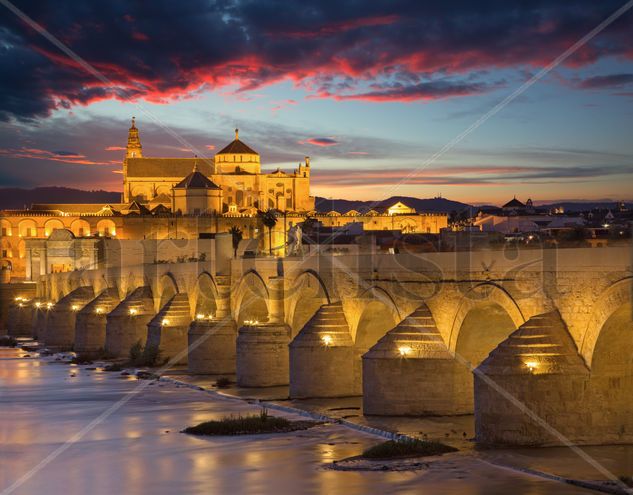 Cordoba - The Roman bridge and the Cathedral Arquitectura e interiorismo Color (Digital)