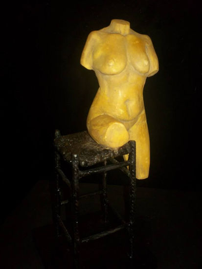 Mujer III Cerámica Figurativa