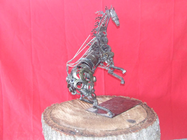 caballito de fierro Iron Figurative