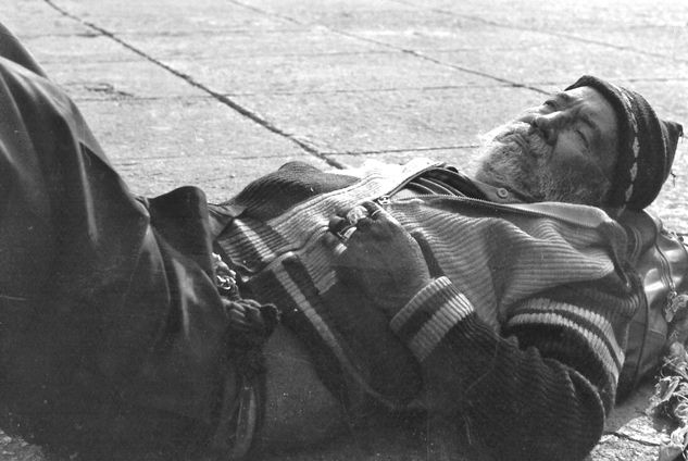 tomando el sol ene le zocalo Portrait Black and White (Manual)