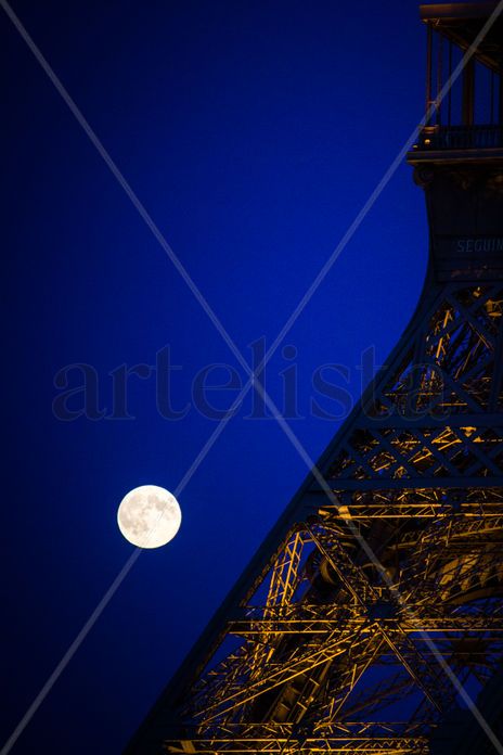 Eiffel Moon