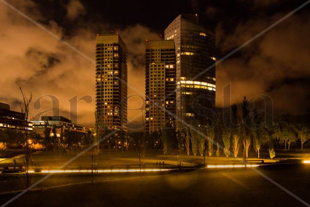 Puerto Madero de noche Other Themes Color (Digital)