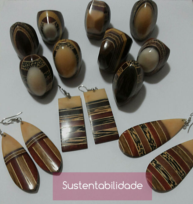 Brinco e Anel em Madeira