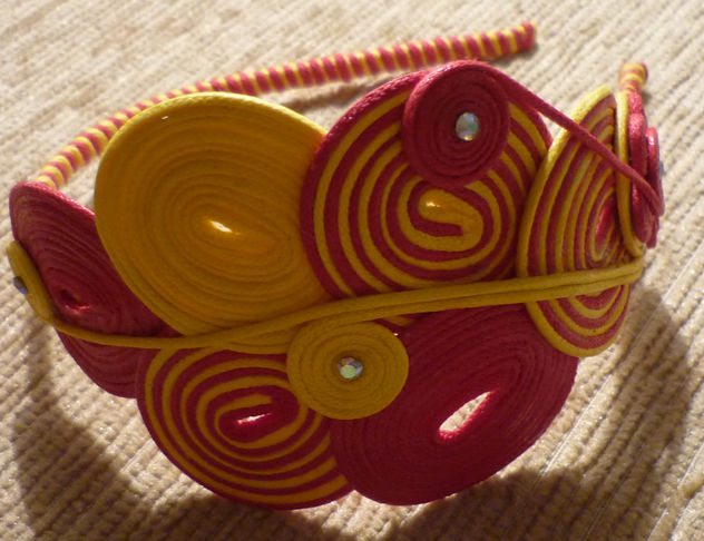 Tiara de fios algodão.