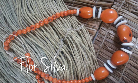 Colar em Jarina colroida