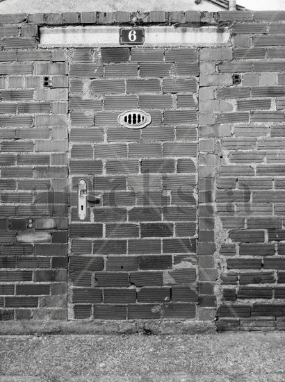 Puerta cerrada (B&W) Conceptual/Abstracto Blanco y Negro (Digital)