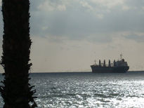 Barco sobre la mar.