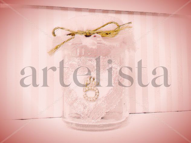 Bote de cristal color rosa,