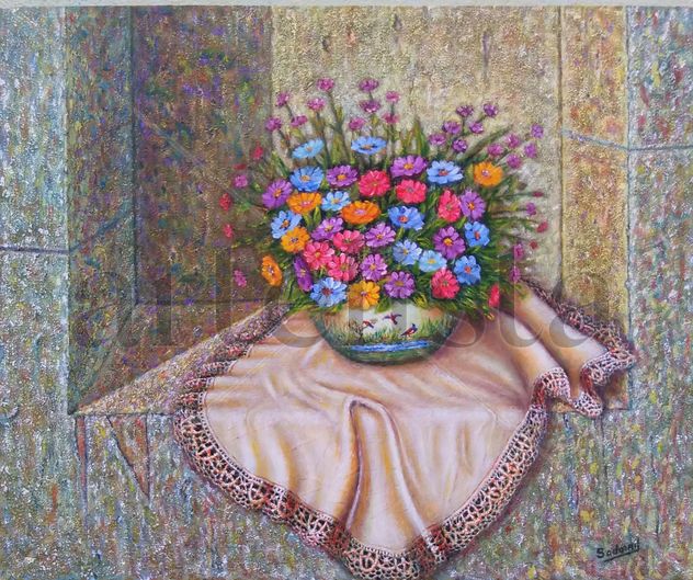 Jarrón con  flores en el rincón
