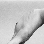 Diferentes perspectivas de un cuerpo de mujer thumbnail 2