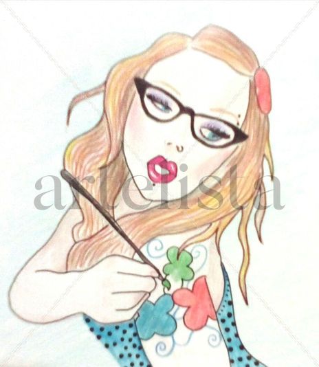 Mujer tatuandose