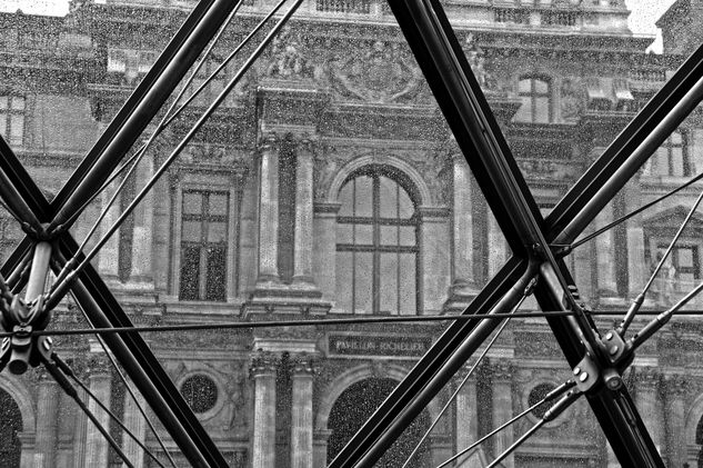 MUSEE DU LOUVRE Travel Black and White (Digital)