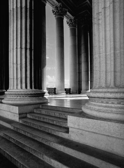 COLUMNAS ROMANAS Architecture and Interiorism Black and White (Digital)