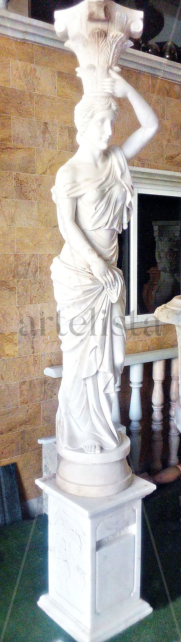 cariátides, estatua de mármol griega