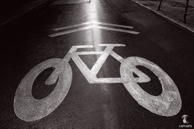 Carril bici Conceptual/Abstracto Blanco y Negro (Digital)