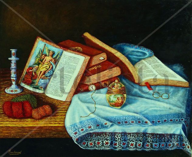 Libros, vela y tela sobre mesa