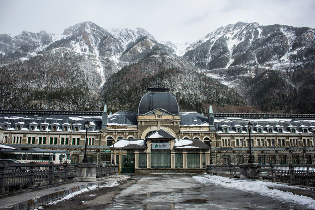 Estación internacional de Canfranc Naturaleza Color (Química)