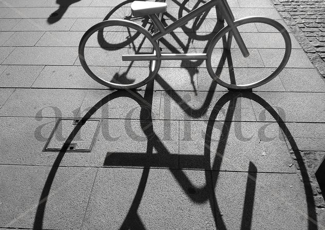 Cicuta nº4: la sombra de un sueño en bici Other Themes Black and White (Digital)