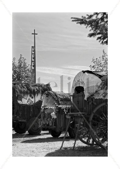 Carros engalanados Fotoperiodismo y documental Blanco y Negro (Digital)