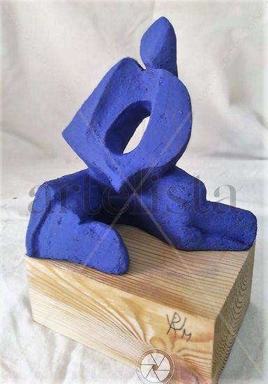 Figura sentada azul. Blue seated figure Otros Figurativa