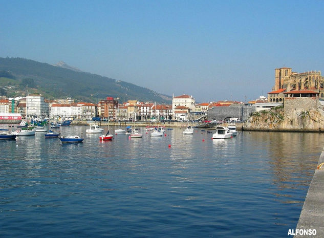 Vista de la Bahía de Castro-Urdiales Nature Color (Digital)