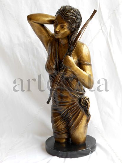 Cazadora Bronze Figurative