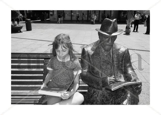 Leyendo Portrait Black and White (Digital)