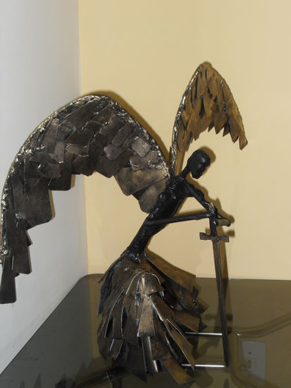 arcanjo Metal Figurative