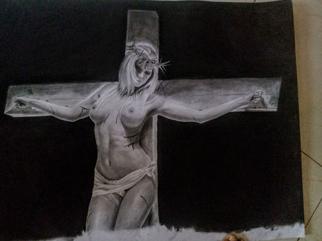 Mujer crusificada