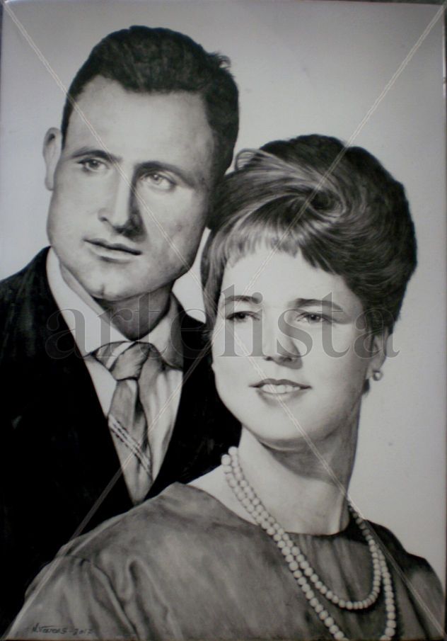 Placa con retratos.