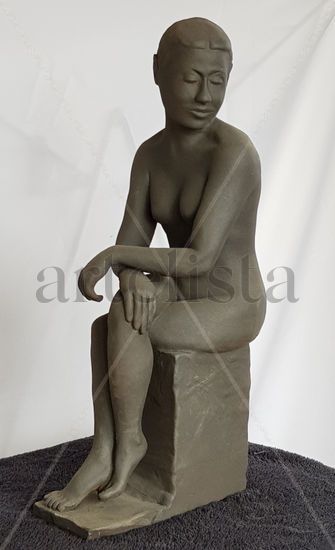 Mujer sentada Terracota Figurativa