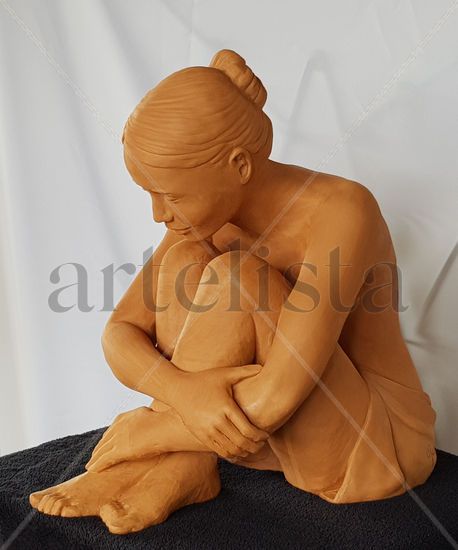 Cuerpo sonriente Terracotta Figurative