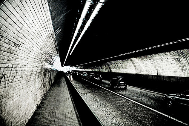 Tunel Conceptual/Abstract Black and White (Digital)