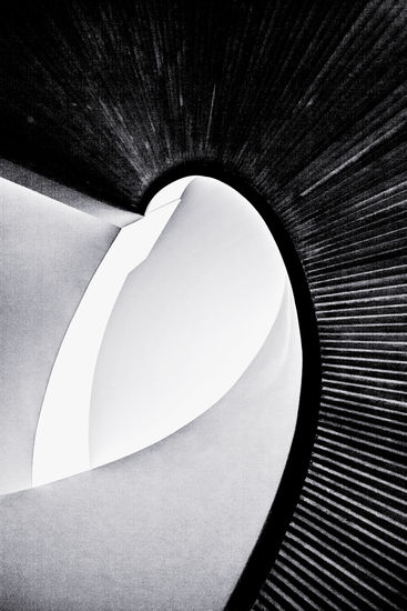 Abstracción de una escalera Arquitectura e interiorismo Blanco y Negro (Digital)