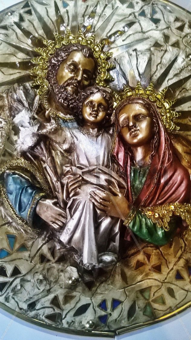 MEDALLON PARA PARED, MOSAICO ORIGINAL CON ESPEJOS INCRUSTADOS , CON LA SAGRADA FAMIIA.