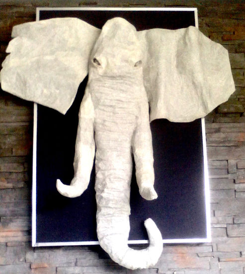 PACHYDERMATA Otros Figurativa